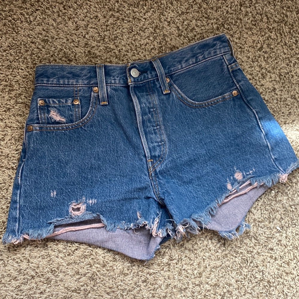 Levi’s shorts size 25